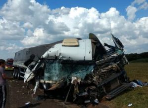 Colisão entre caminhões na rodovia Castelo Branco deixa um ferido em Avaré