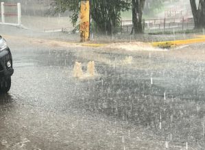 Esgotos da cidade já não suportam chuvas
