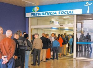 Aposentados do INSS enfrentam assédio financeiro e golpes