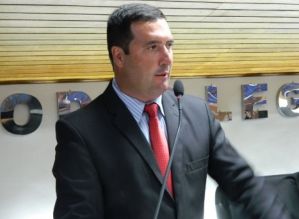 Vereador faz duras críticas a Joselyr Silvestre
