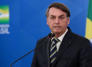 Reajuste de medicamentos fica adiado por 60 dias, diz Bolsonaro