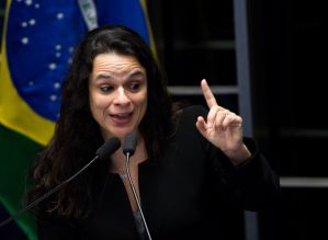 Janaína exige demissão de ministro depois de ameaças de morte contra deputado do próprio PSL
