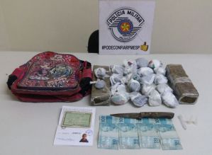 PM flagra ponto de drogas onde usavam menor de idade para venda