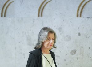 Sem citar reajuste nominalmente, Cármen diz que “perdeu”