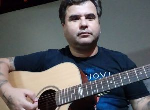 Cantor avareense lançará discos no próximo dia 25