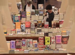 44% da população brasileira não lê e 30% nunca comprou um livro, aponta pesquisa Retratos da Leitura