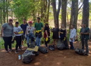 Mutirão ecológico recolhe resíduos no Horto Florestal