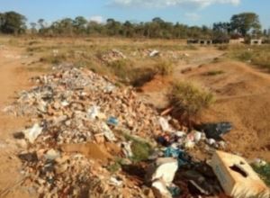 Descarte irregular de lixo doméstico pode gerar multa, alerta o Meio Ambiente