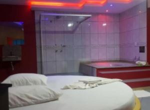 Homem que estava com adolescente morta em motel poderá ser indiciado por tráfico de drogas