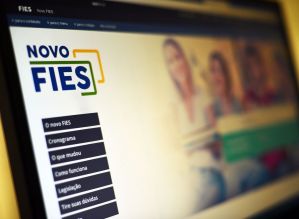 MEC muda regra do Fies e pode cobrar na Justiça 584 mil alunos em atraso