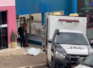 Homem assassina namorada PM a tiros, se mata e mãe morre ao ver a cena