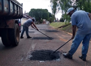 Avaré: Estrada vicinal e bairros recebem nova fase da Operação Tapa-Buraco