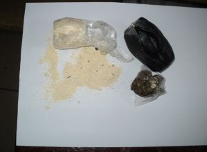 Visitante é internada após cocaína escondida no corpo vazar