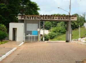 Mulher é flagrada tentando entrar com drogas na P -1 de Avaré