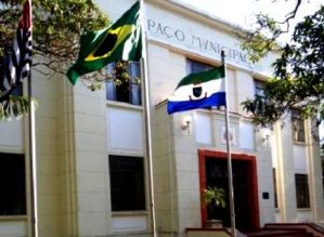Silvestre contraria norma estadual e manda fechar fábricas e Casas Lotéricas