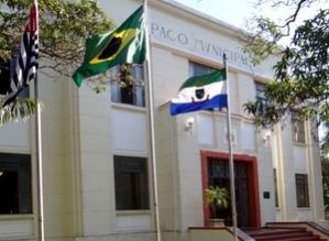 Ineditorial: Só o Poder pode frear o Poder