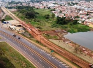 Em obras para pavimentação, Avenida Cunha Bueno recebe galerias pluviais