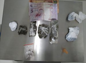 Polícia Civil prende mulher de 22 anos por tráfico de drogas