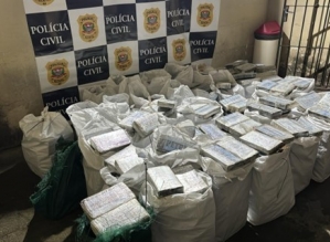 Polícia encontra 1 tonelada de cocaína durante buscas por PM desaparecido em Guarujá