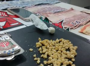 Homem é preso com 130 pedras de crack em Taquarituba