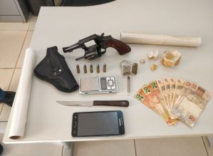 Polícia Civil prende homem por tráfico de drogas e posse de arma