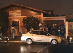 População passa madrugada para tentar agendar atendimento médico em Avaré