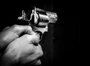 Estudos mostram que mais armas aumentam violência contra a mulher, diz Defensoria