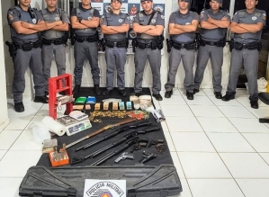 Polícia militar prende homem, localiza drogas, dinheiro em verdadeiro arsenal do crime