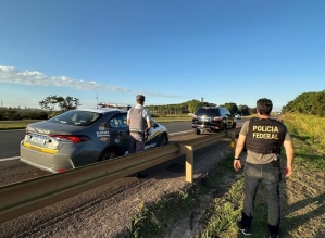 Policiais rodoviários são presos suspeitos de desviarem parte de maconha apreendida em rodovia 