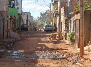Um em cada dez domicílios no Brasil joga esgoto na natureza
