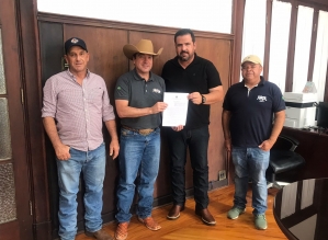 Jô Silvestre assina concessão de pista para a Associação Nacional do Cavalo de Rédeas