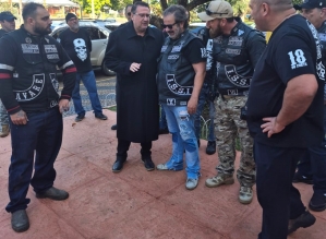 Insanos MC doa cestas básicas ao Fundo Social de Avaré