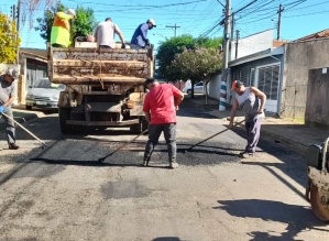 Bairros de Avaré recebem mais uma etapa da operação tapa-buraco