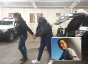 Polícia prende mãe de menino de 7 anos torturado até a morte; padrasto também está preso