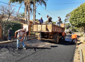 Recapeamento tem continuação e novas ruas são recuperadas