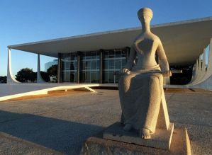 Editorial: Corporação insaciável