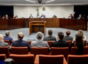 Fux vota para absolver Bolsonaro por trama golpista e abre divergência com Moraes