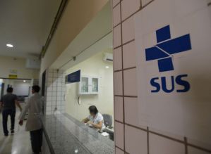 Bolsonaro sanciona Lei do Médicos pelo Brasil