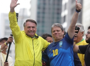 Tarcísio ao lado de Bolsonaro jamais será uma opção moderada