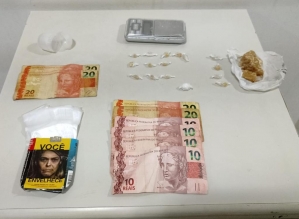 Polícia militar surpreende comercialização de drogas em Taquarituba