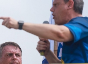 Tarcísio avança, mas Bolsonaro continua pensando em manter dinastia da família na direita
