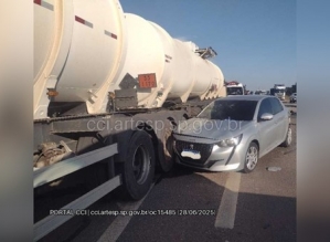 Homem com quase 42 kg de skunk bate em carro de procurado por tráfico e os dois são presos