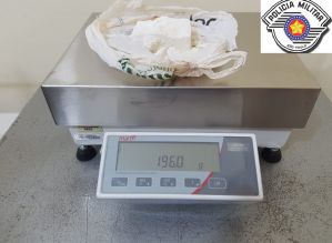 Dois são flagrados pela PM quando “venderiam” drogas em Avaré