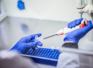 Vacina contra coronavírus funciona em primeiro teste com humanos