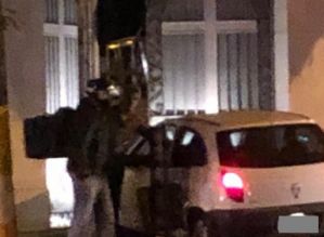 Carro atinge portão do Cemitério em acidente em Avaré