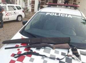 Armas ilegais são flagradas em carro oficial do conselho tutelar de Avaré