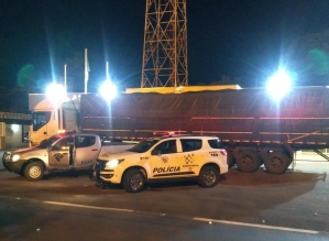 Motorista é preso ao ser flagrado com mais de 500 mil maços de cigarros contrabandeados em Avaré