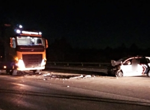 Motorista de 30 anos morre após bater de frente com caminhão na região
