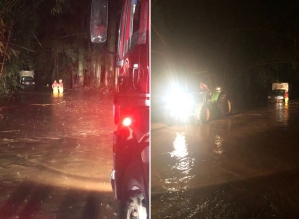 Família fica ilhada após caminhonete parar de funcionar em ponte alagada