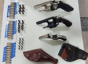 Após briga entre casal, PM apreende armas em residência